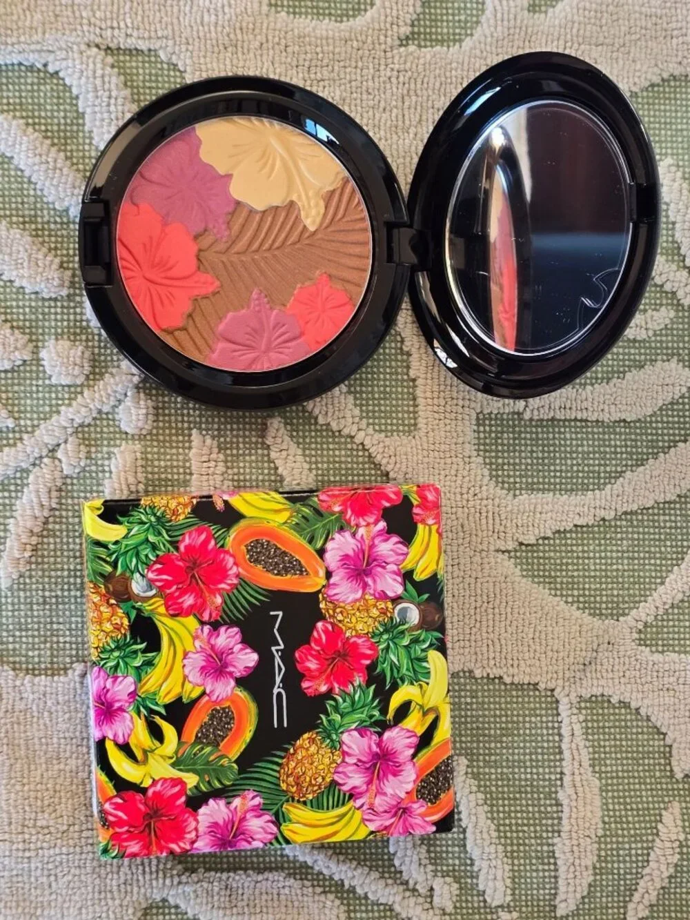 MAC Cosetics Pearlmatte Face Powder 